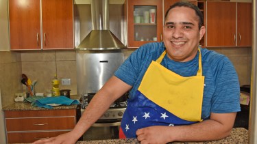 Juan tiene 28 años. Hace un año y ocho meses vive en Neuquén. Hace cuatro meses llegaron su esposa e hija.