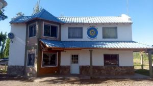 Robaron cuatro cubiertas de un acoplado en Guerrico