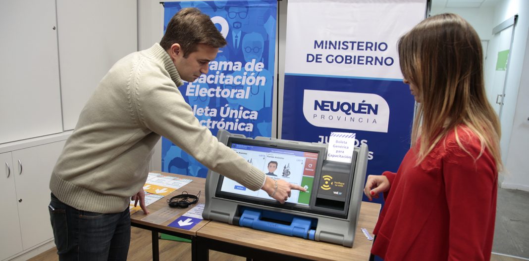 El ministro de Gobierno, Juan Pablo Prezzoli, puso en marcha el dispositivo. Foto Neuquén informa