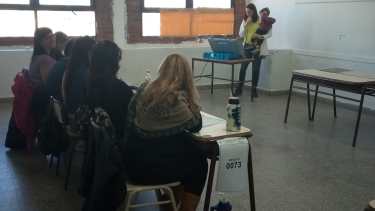 En la localidad iniciaron pasadas las 18 el recuento de los sufragios. Foto: Yamil Regules. 