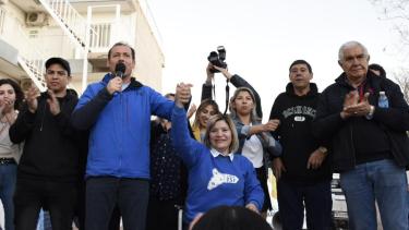 El gobernador Omar Gutiérrez y el senador Guillermo Pereyra participaron de los festejos con Sepúlveda. Foto: Florencia Salto. 