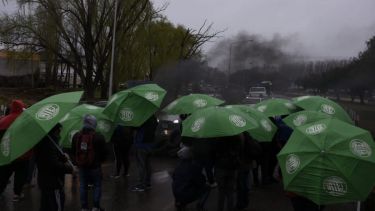 El corte del puente Cipolletti Neuquén será total hasta las 14. (Foto: Juan Thomes)