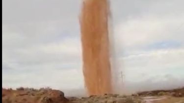 El chorro alcanzó una altura considerable y llamó la atención.