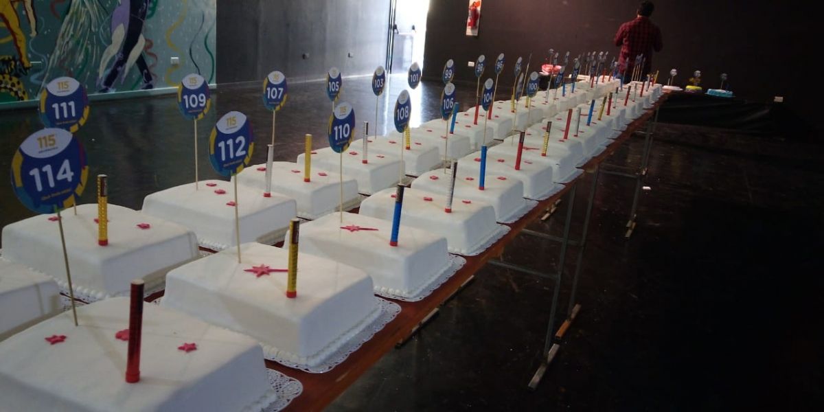 Ayer se cortaron 115 tortas para celebrar el cumpleaños de la ciudad.