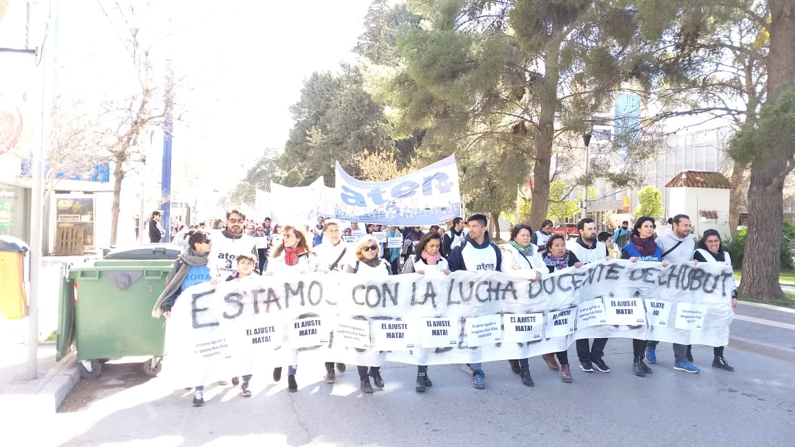 Así marcharon los docentes en Neuquén. Foto gentileza.