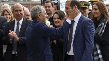 Enfrentados por las próximas elecciones municipales pero unidos en los festejos por el aniversario, Quiroga y Gutiérrez encabezaron el acto oficial. (Florencia Salto).-