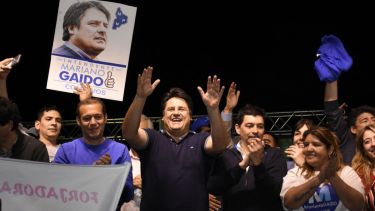 El futuro intendente de Neuquén festejó con el gobernador Omar Gutiérrez. (Foto: Florencia Salto)