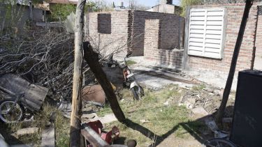 Los fondos de la vivienda de Escobar, donde hallaron sangre que pertenecía a la víctima. Foto: Florencia Salto.