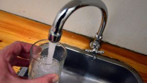 Proponen declarar la emergencia hídrica en Bariloche por la falta de agua potable en barrios