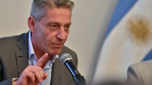 Chubut: Arcioni propuso aumentarse el sueldo en un 100%, en medio de la crisis