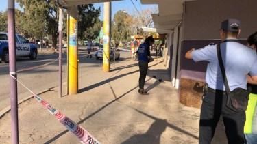 El hecho ocurrió en la transitada calle Ángel Pérez Novella. (Foto: Telefé Neuquén.-)