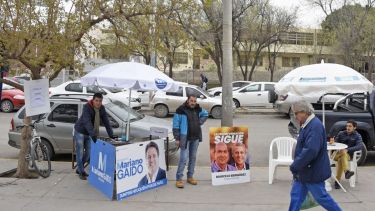 Los aspirantes a comandar el Ejecutivo  coparon las calles neuquinas con publicidad. 