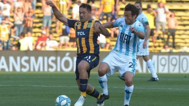 El neuquino Arias y los palos salvaron a Racing del asedio de Central