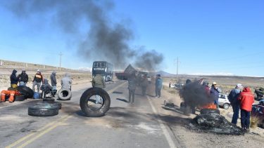 Sexto día de corte en Zapala: provincia convocó a una reunión