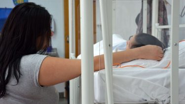 Familias reclaman más pediatras neurólogos en el hospital de Roca. Foto: Florencia Salto (ilustrativa)