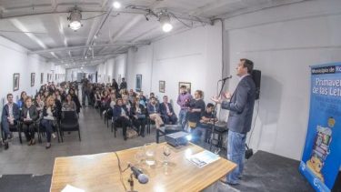 Roca: la feria del libro abrió con más de 20 stands para todas las edades