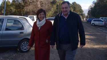 Carreras votó en Bariloche en su primera salida tras el accidente