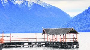 Villa Traful: todos miran el lago y sacan conclusiones