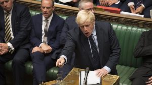 Gran Bretaña: duro revés a la salida brutal de la UE que propone Johnson