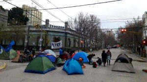 Levantaron el acampe en Neuquén, pero habrá nuevas protestas
