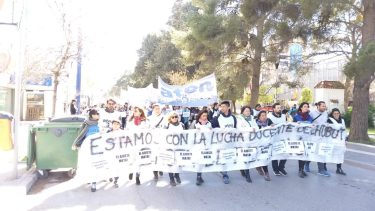 Paro docente: marchas en la región en apoyo a maestros de Chubut