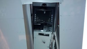Destrozaron un cajero en Neuquén pero no pudieron llevarse el dinero