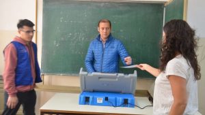 Elecciones a intendente en Neuquén: Gutiérrez tuvo problemas con la boleta única electrónica