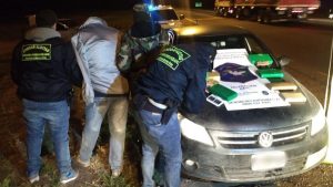 Detienen en Azul a un comerciante de Patagones con 10 kilos de marihuana