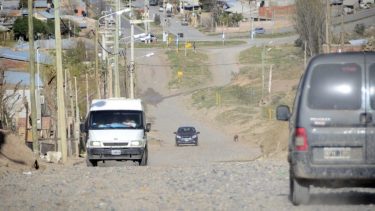 Puntapié inicial para asfaltar una calle que unirá dos sectores de Neuquén