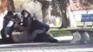 Dos de los policías que golpearon a un vecino de Allen están con licencia médica