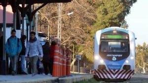 Evalúan extender el servicio del Tren del Valle hasta Plottier