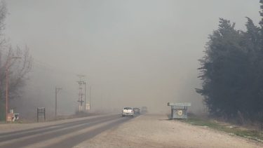 Cipolletti: Un incendio en Cuatro Esquinas complicó la visibilidad en la Ruta 151