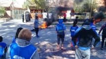 Imagen de Desocupados protestan frente a la casa de una funcionaria en Roca