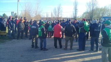 Buscan destrabar el conflicto en el obrador municipal de Roca