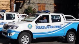 Asaltaron a un remisero y se dieron a fuga con su auto