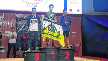 El pesista barilochense se subió a lo más alto del podio en el campeonato nacional que se disputó en Río Grande, Tierra del Fuego. Foto: gentileza