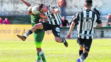 Fornillo y Visser cumplieron e hicieron méritos para seguir en el equipo titular. (Foto: Infopico)