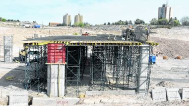 En el cruce de Doctor Ramón y ruta 7 se levanta un puente que conectará el oeste con el este de la ciudad.