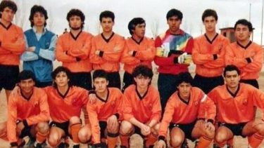 El plantel de Petrolero de 1990 que sufrió la pérdida de tres jugadores.