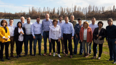 La gobernadora electa, Arabela Carreras, junto a todo su gabinete.