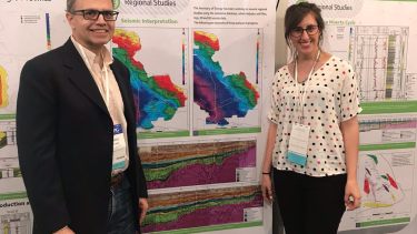 Ricardo Martínez y Romina Banco expusieron en el congreso. Vaca Muerta fue la principal atracción del encuentro.  