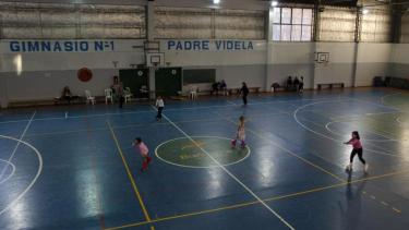 El tamaño de los carteles dependerá de las dimensiones de cada espacio deportivo. Foto: archivo