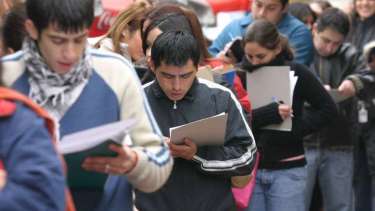 El desempleo en el país, un punto más alto: 10,6 por ciento