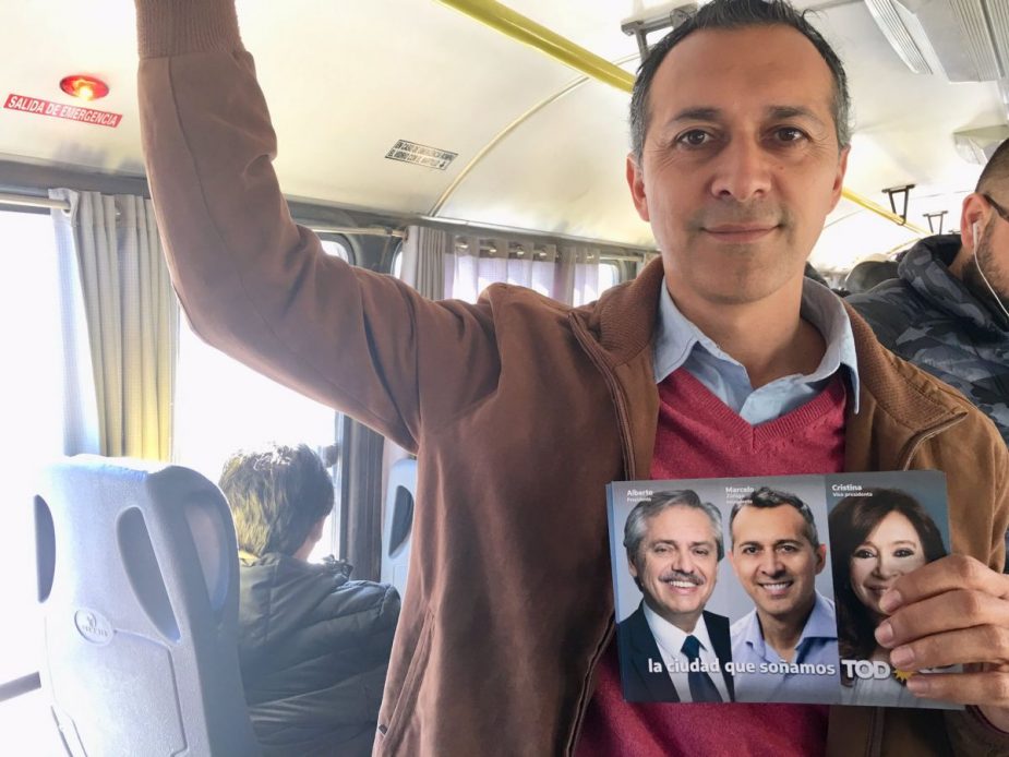 El candidato viajó en el ramal 9 de Autobuses Neuquén.