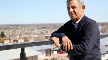 La vista desde el oeste que tiene el nuevo edificio de la municipalidad.