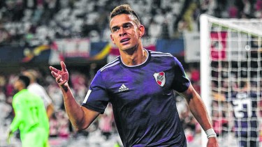 El colombiano Santos Borré es el único confirmado en la delantera. Suárez o Pratto lo acompañará.