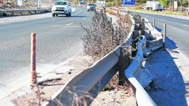Hay sectores donde las barreras de seguridad aún conservan los impactos de los vehículos. (Juan Thomes)