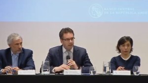 La restricción de venta de dólares afecta «al 2% de las personas», dijo Sandleris