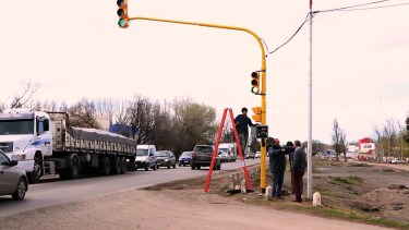 El semáforo está instalado en la ruta 22 y Estado de Israel en Cipolletti.