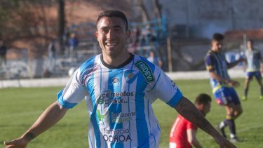 Enrique Narvay metió un doblete en la jornada goleadora de Sol. Foto: Pablo Leguizamón.